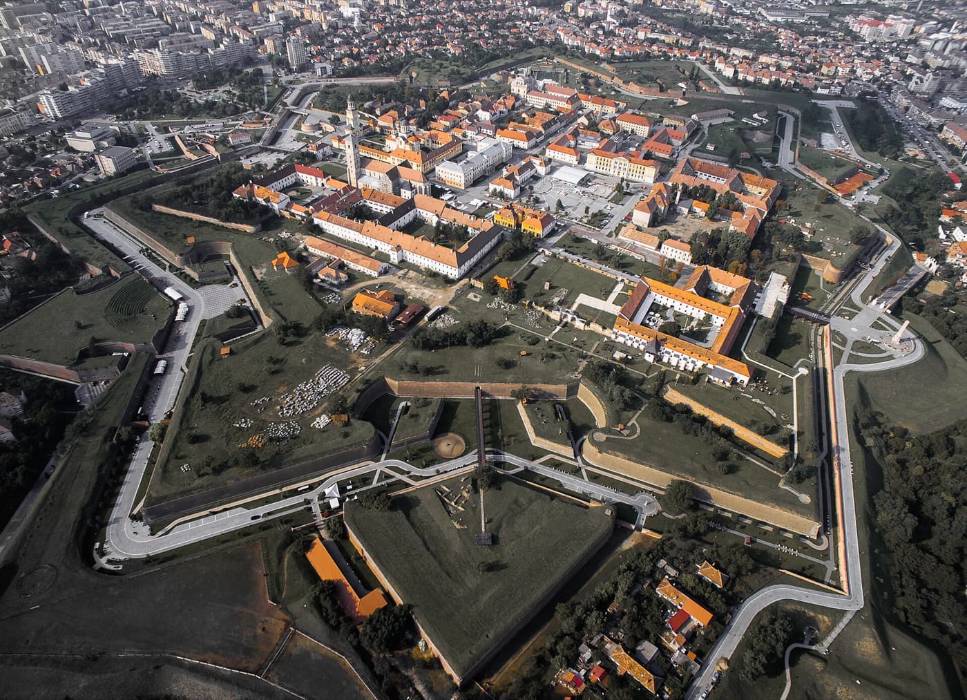 Cetatea Alba Carolina din Alba Iulia, văzută de sus